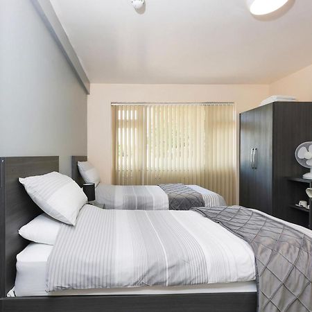 Oyo Honeycroft Lodge Uxbridge Eksteriør bilde