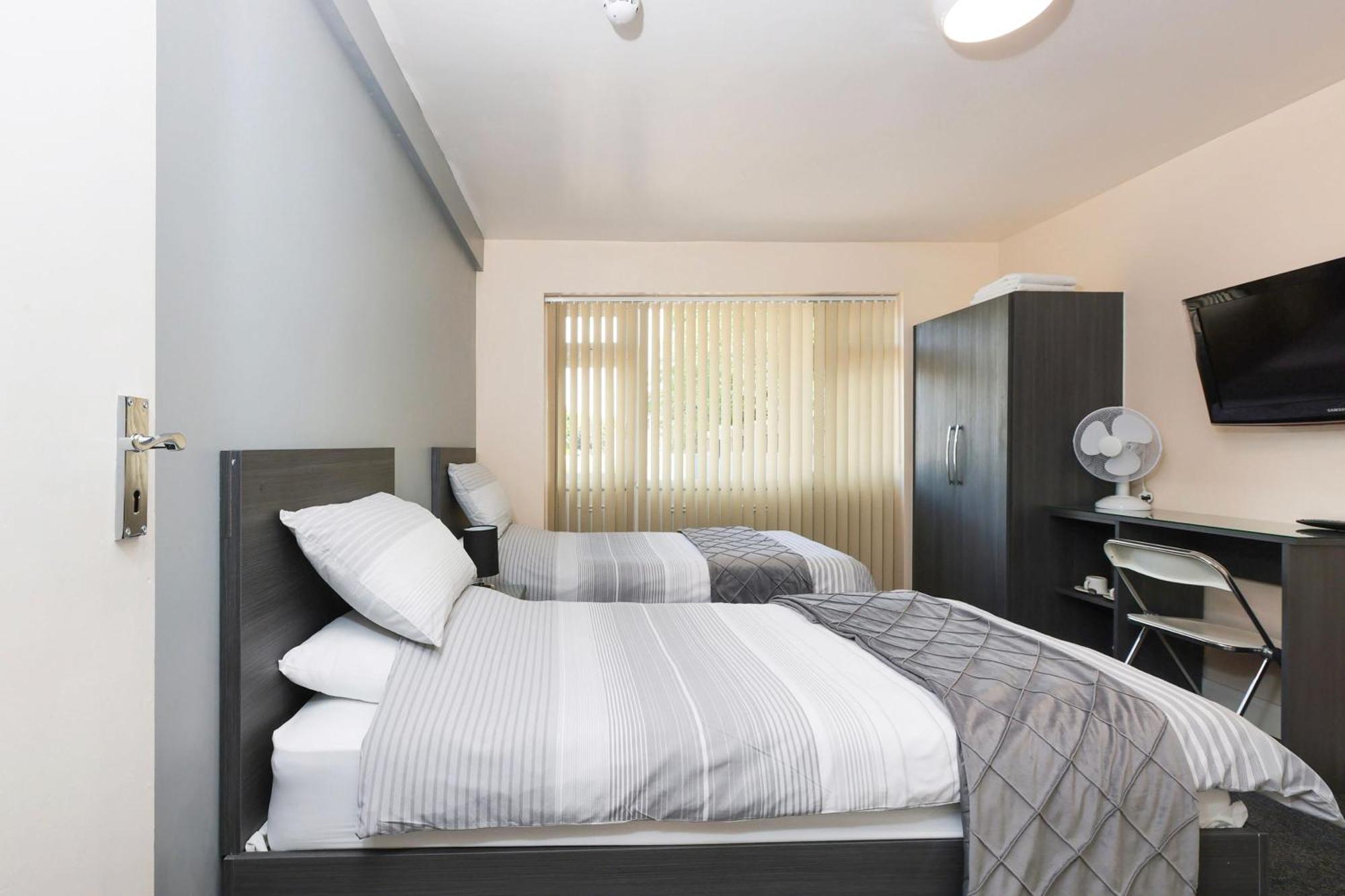 Oyo Honeycroft Lodge Uxbridge Eksteriør bilde
