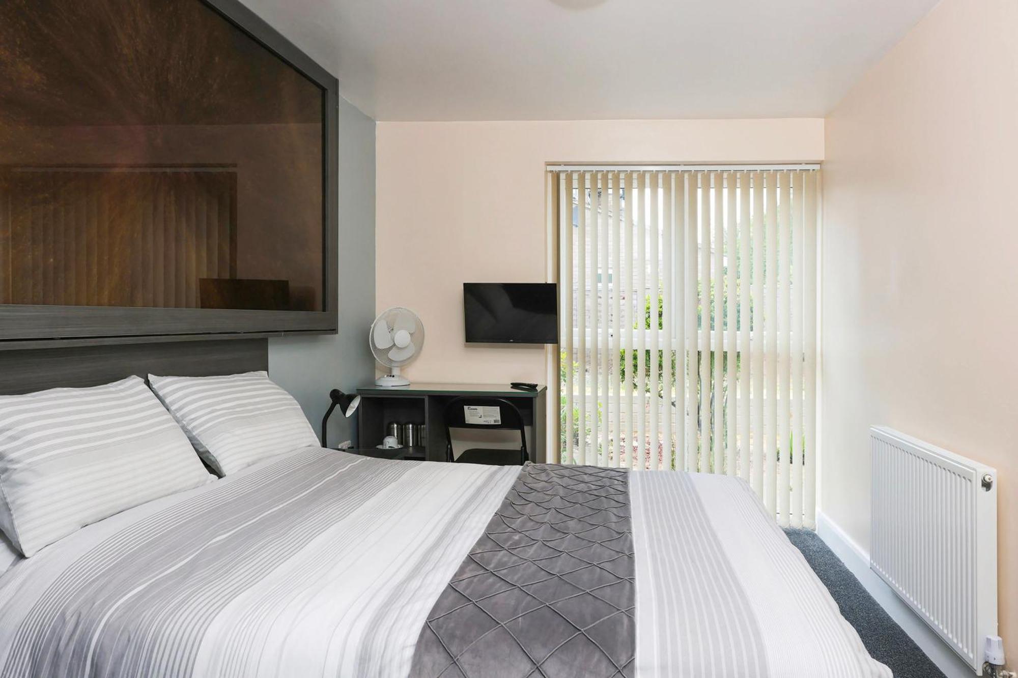 Oyo Honeycroft Lodge Uxbridge Eksteriør bilde