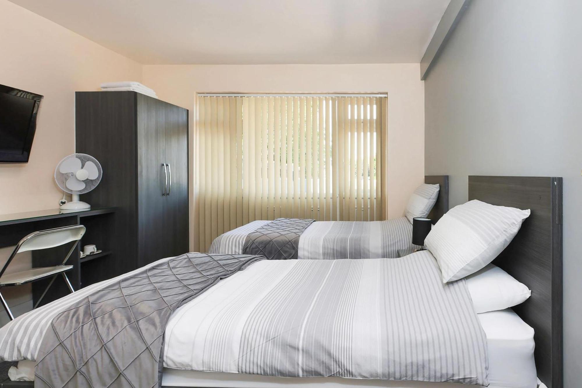 Oyo Honeycroft Lodge Uxbridge Eksteriør bilde