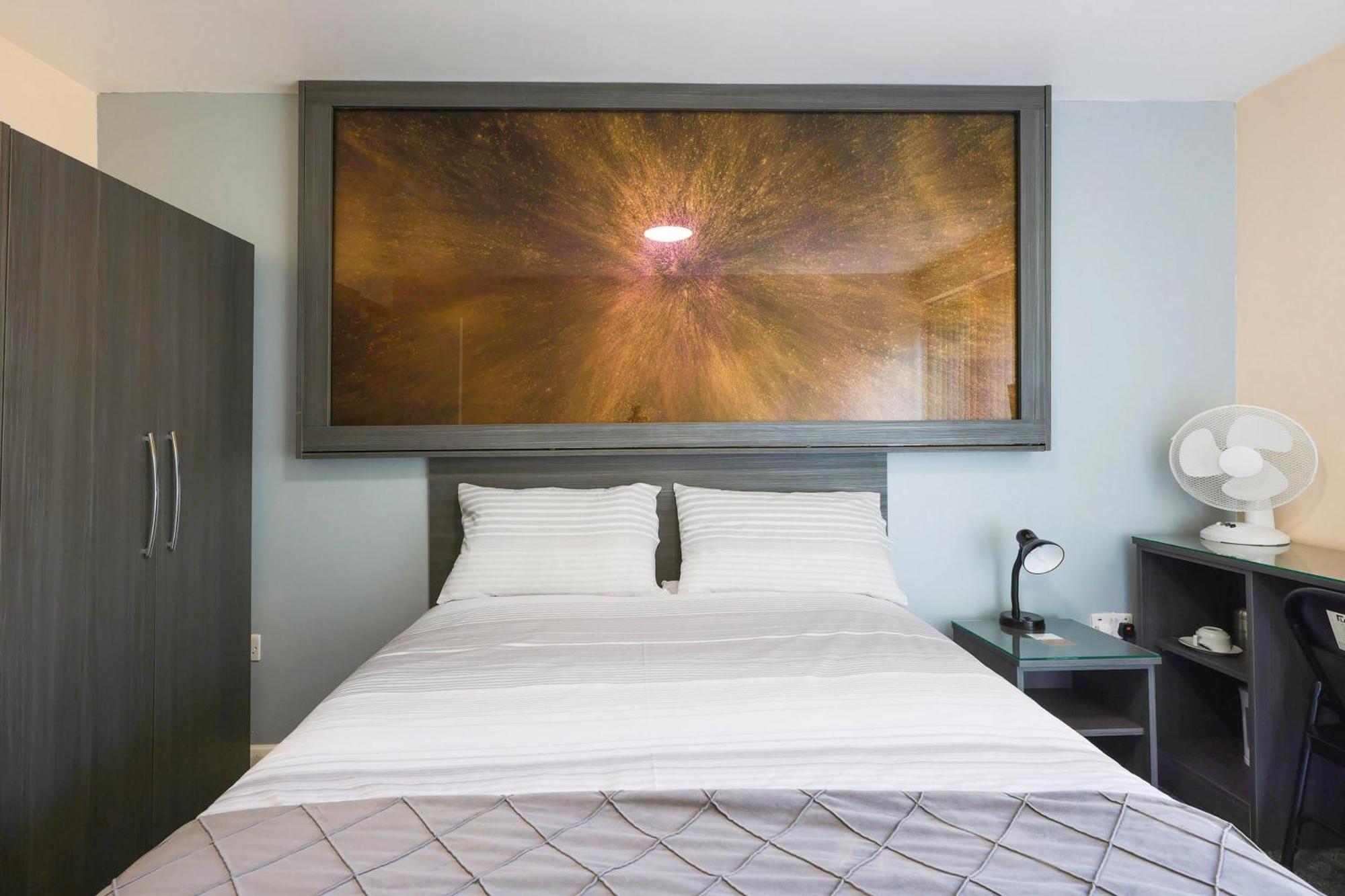 Oyo Honeycroft Lodge Uxbridge Eksteriør bilde