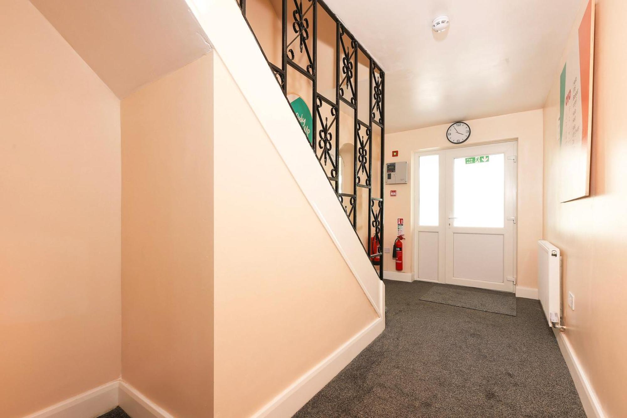 Oyo Honeycroft Lodge Uxbridge Eksteriør bilde