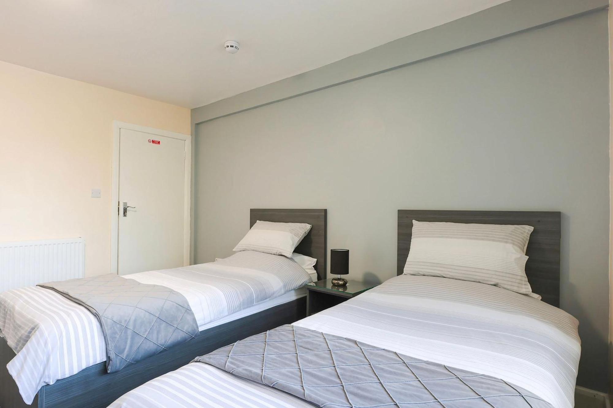 Oyo Honeycroft Lodge Uxbridge Eksteriør bilde