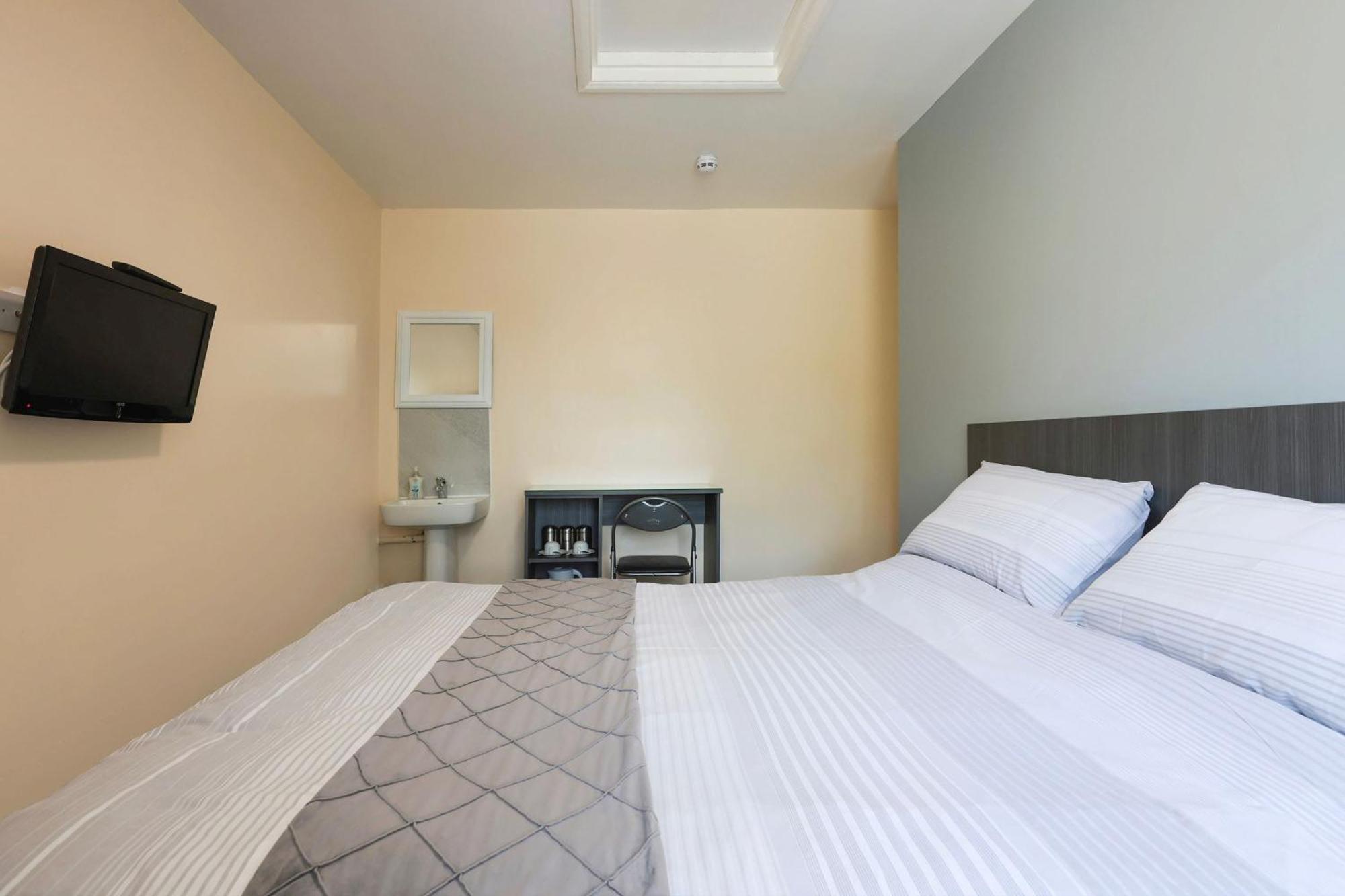 Oyo Honeycroft Lodge Uxbridge Eksteriør bilde