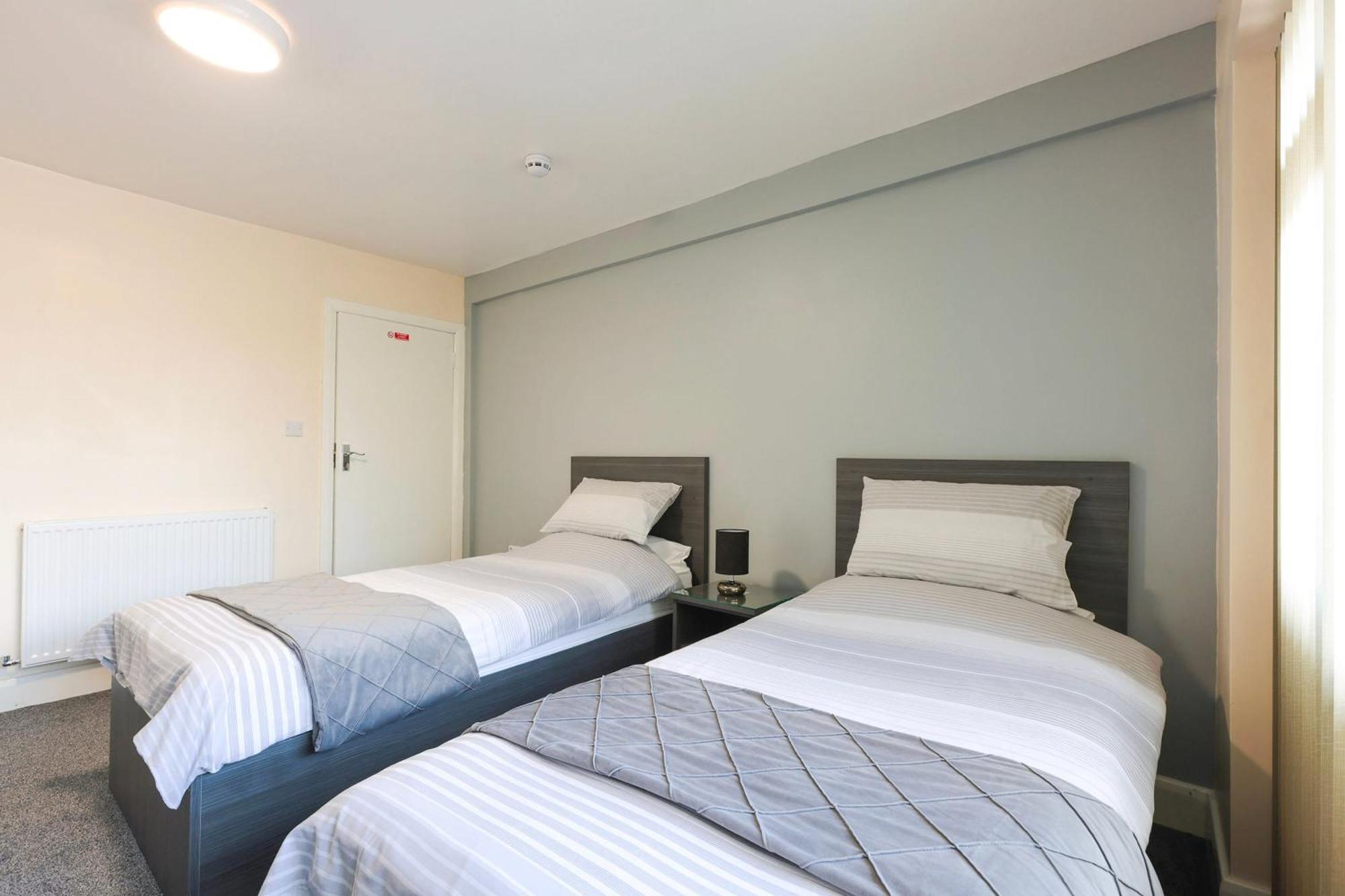 Oyo Honeycroft Lodge Uxbridge Eksteriør bilde